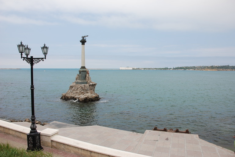 Крым, Севастополь. Памятник затопленным кораблям