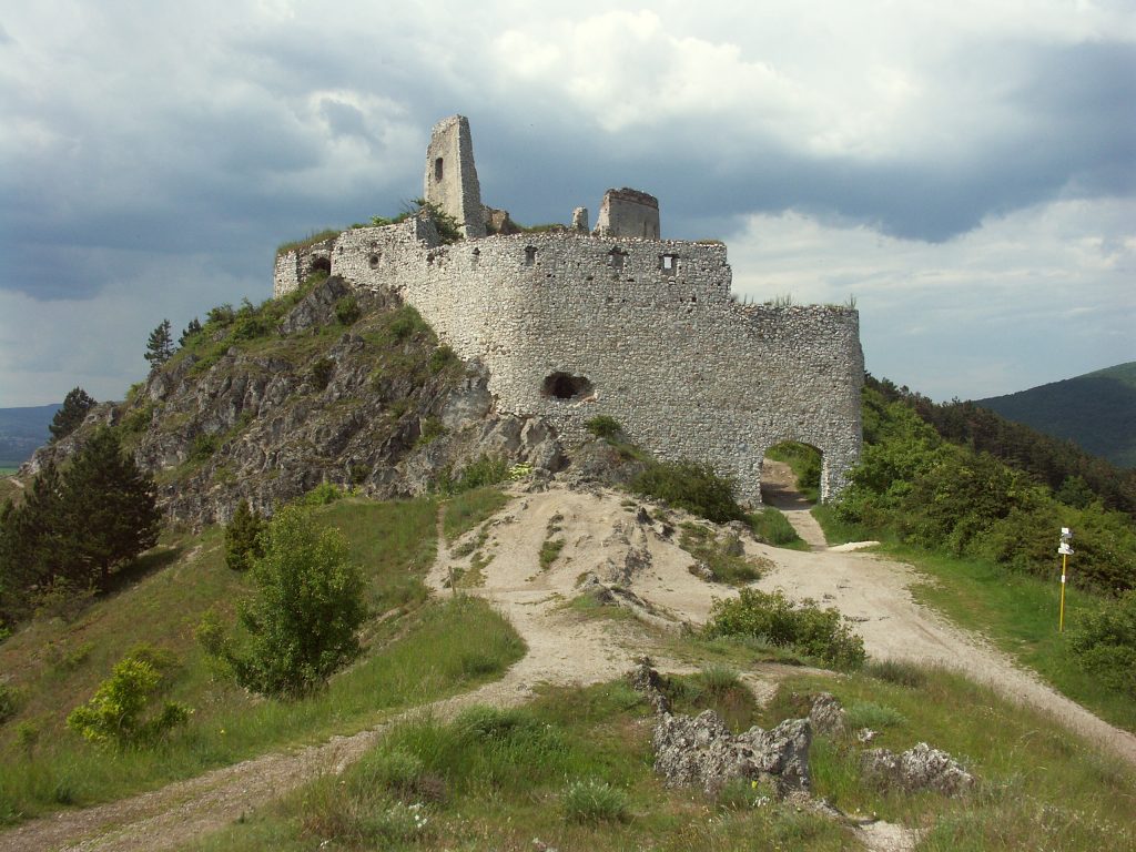 Замок Батори в Словакии