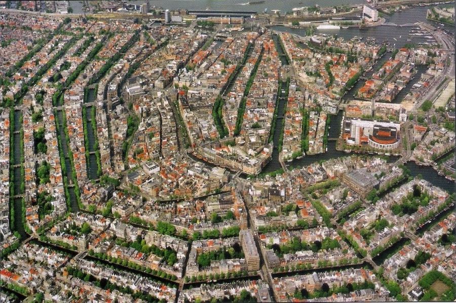 вид с высоты на город Амстердам, достопримечательности Амстердама