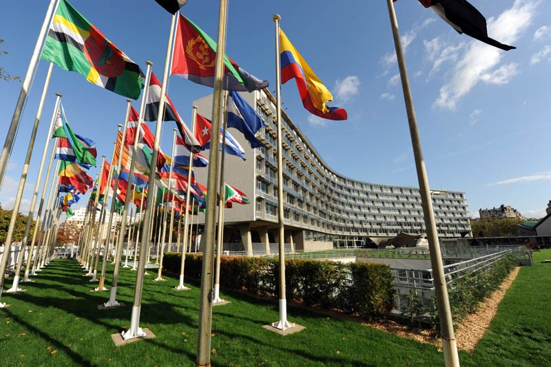флаги стран возле штаб-квартиры ЮНЕСКО, объекты ЮНЕСКО