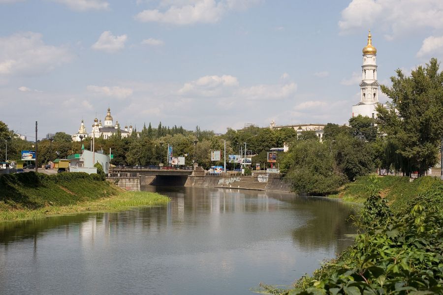 вид на речку Лопань и храмы, достопримечательности Харькова