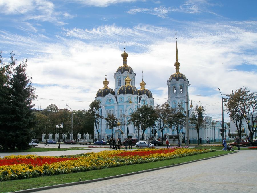 собор и клумба в Александровском сквере, достопримечательности Харькова