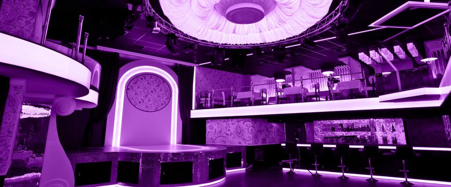 розовая иллюминация в ночном клубе Museum, интересные места Харькова