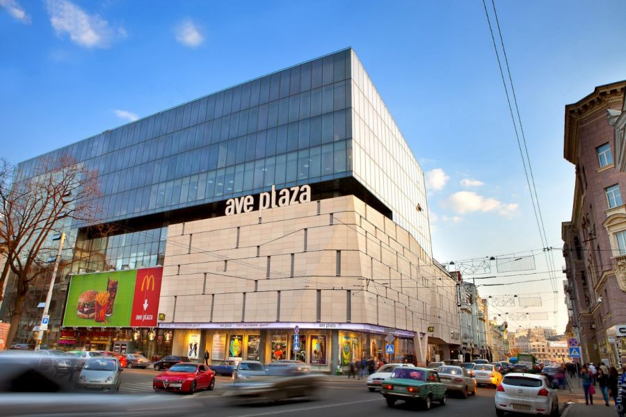 общий вид на торговый центр Фве Плаза в Харькове, интересные места Харькова