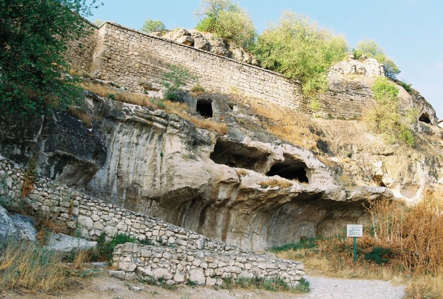 входм в пещерный город Чуфут-Кале