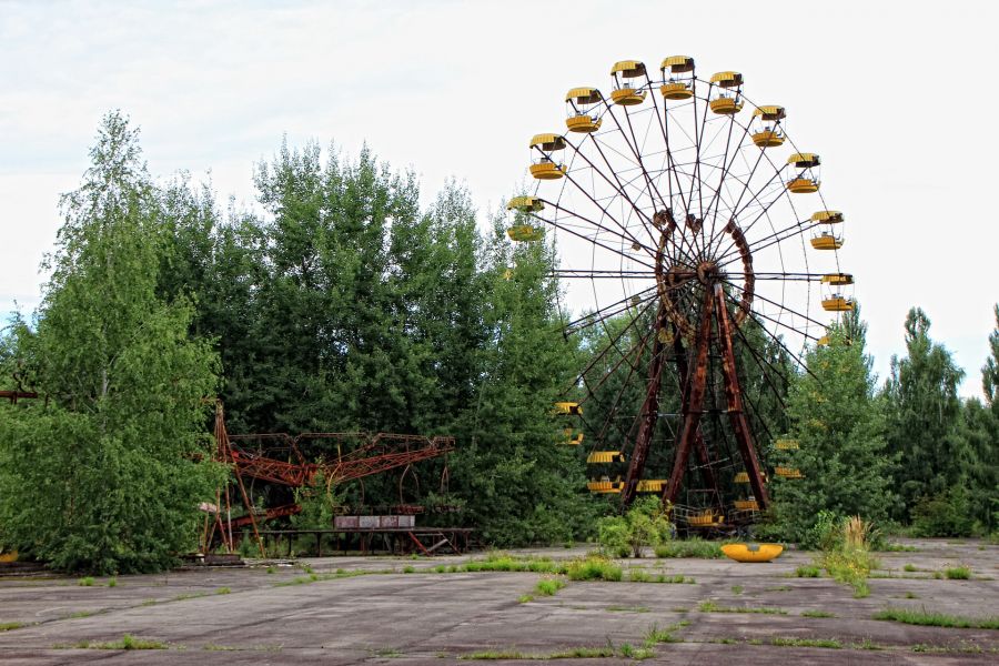 колесо обозрения в парке в Припяти, прогулка по Чернобылю