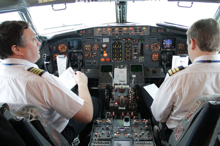 пилоты в самолете, страх полета на самолете