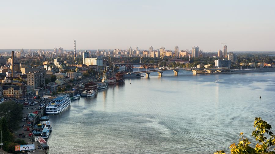 вид с высоты на речку Днепр в Киеве, куда сходить в Киеве