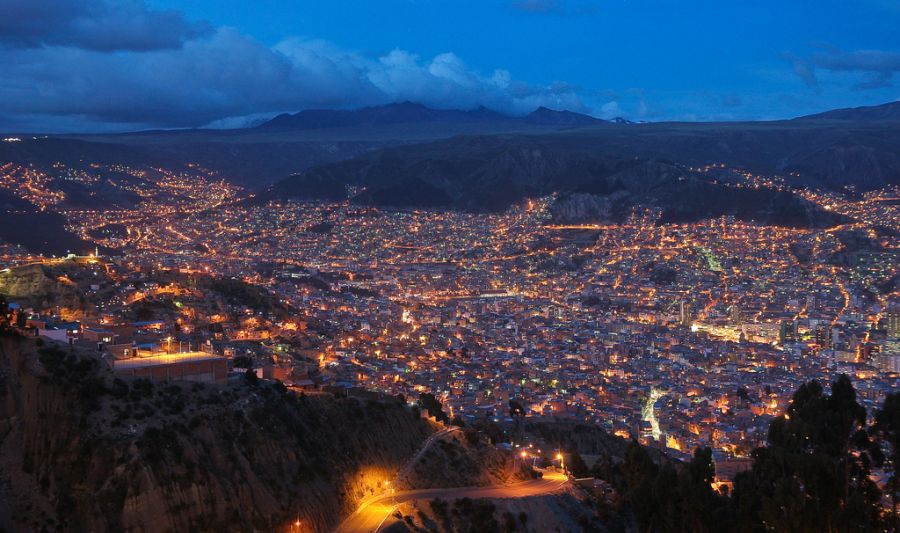 ночной город в горах, самые высокогорные города мира