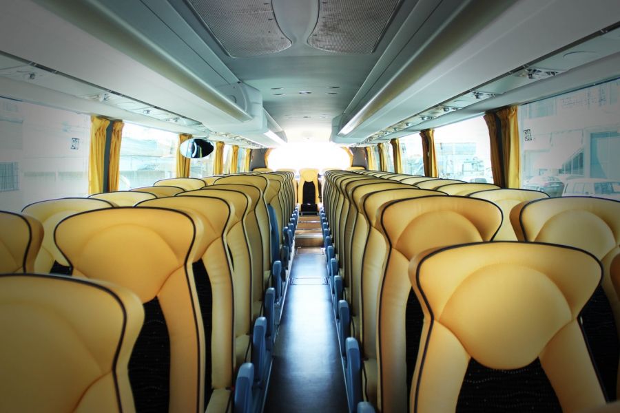 кресла в автобусе, коричневые кресла, автобусные места, пассажирские места, что взять в автобусный тур