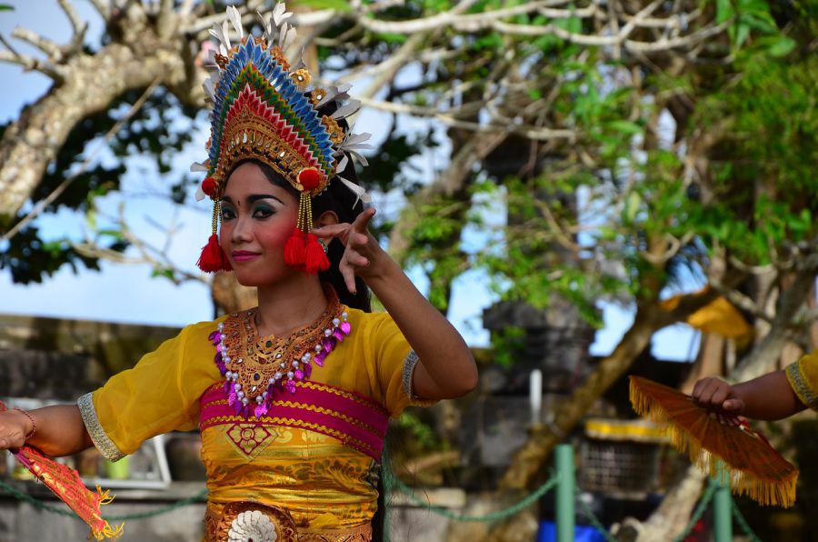 танцующая девушка, традиционный танец, азиатка, девушка в ярком костюме, бали, балийцы, что посмотреть на бали