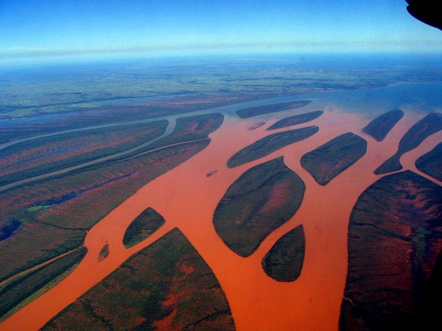 Кровавая река Бецибука на Мадагаскаре, красная река, мадагаскар