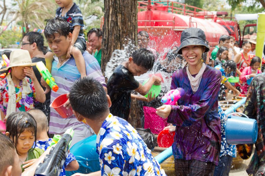 сонгкран, таиланд, тайский новый год, новый год в таиланде, обливание водой, традиции нового года в разных странах