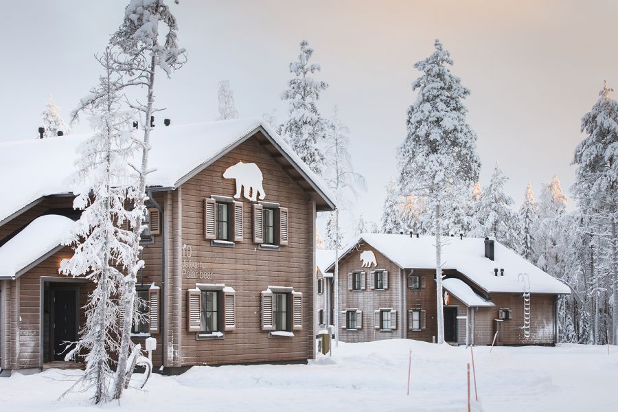 деревня, деревянные домики, дома в снегу, отель в финляндии, новый год в лапландии