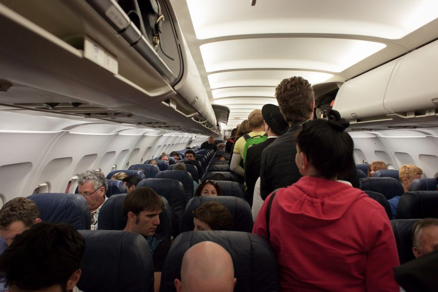 посадка на самолет, пассажиры, в самолете, как купить дешевые авиабилеты