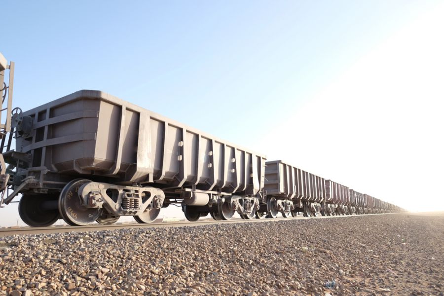 поезд жизни в мавритании, пустые вагоны, состав поезда, грузовой поезд