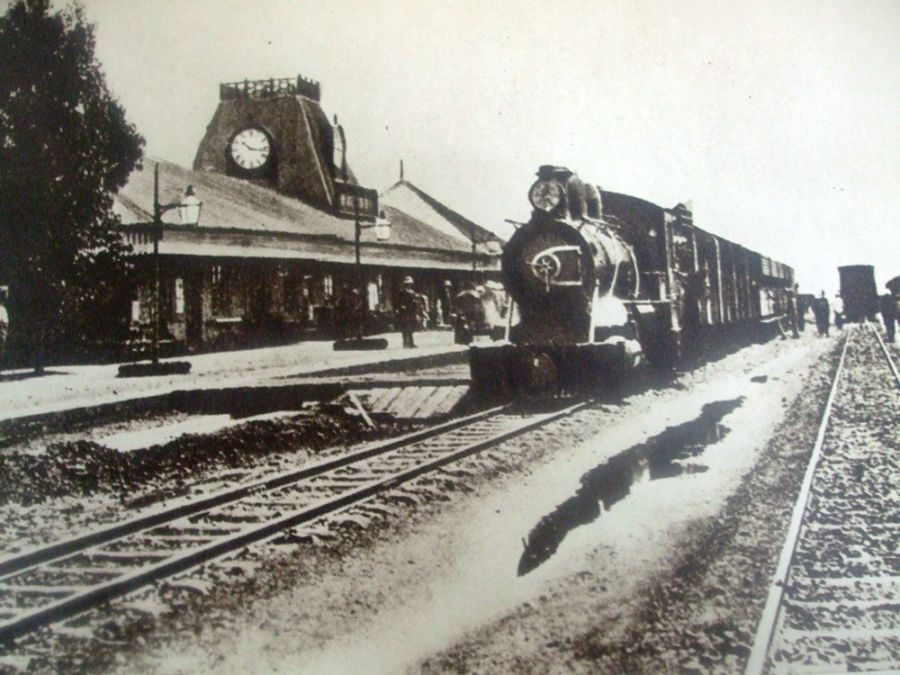 угандийская железная дорога, жд станция африка, поезд, старый поезд, старое фото