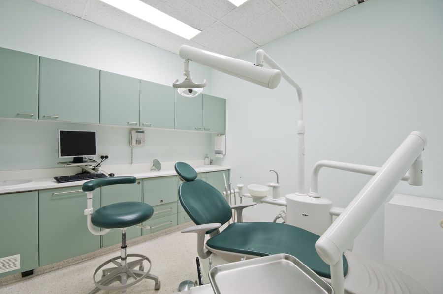 кабинет стоматолога, стоматологический кабинет, кресло стоматолога